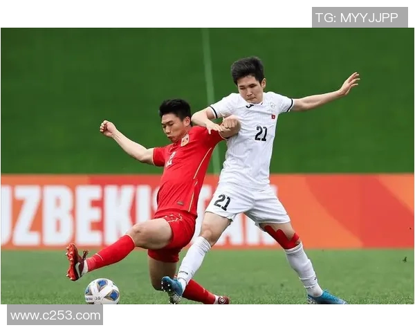 山东足球俱乐部球星引领新时代足坛风潮展现个人魅力与团队精神